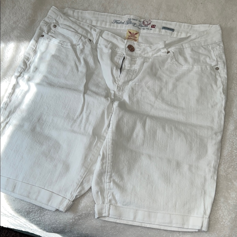 Women’s size 14 shorts.